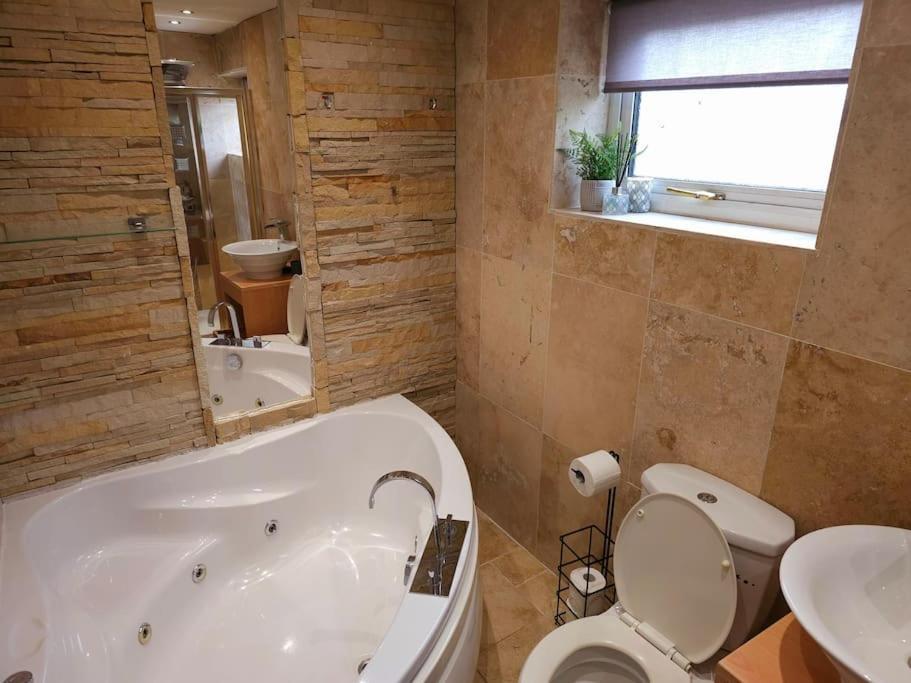 Homebird Property - Buckton House Leeds  Eksteriør billede
